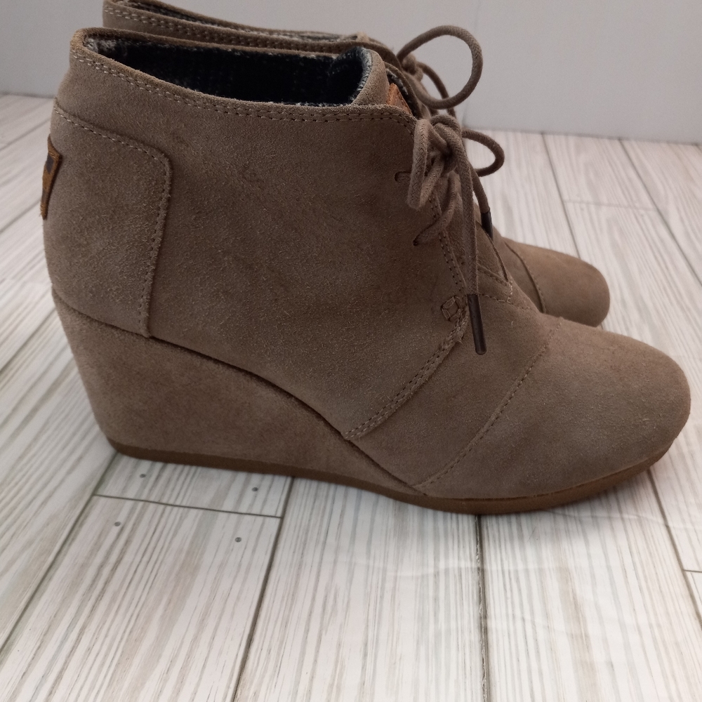Toms Suede Leather Taupe Booties